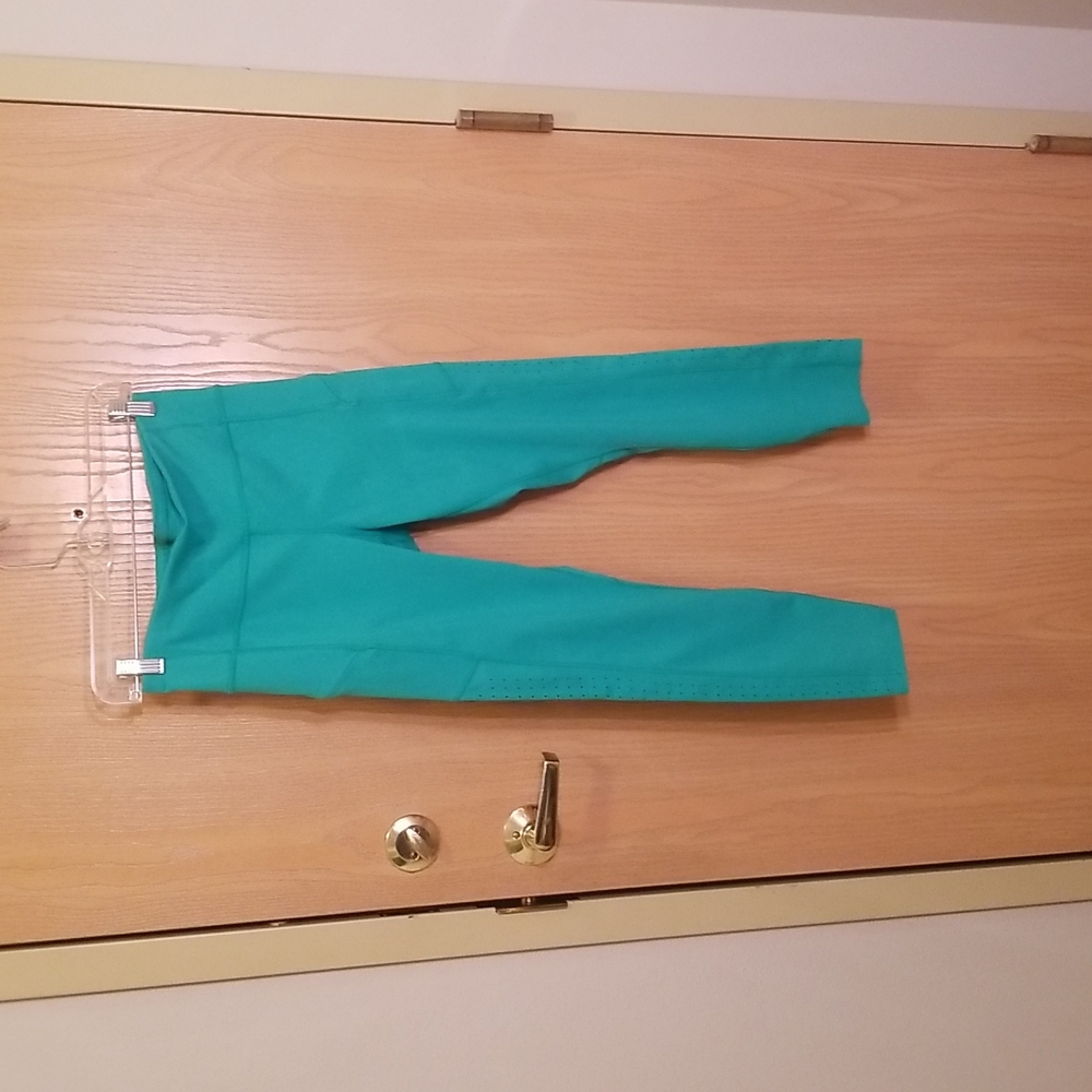 Athleta contender 7/8 tight medium